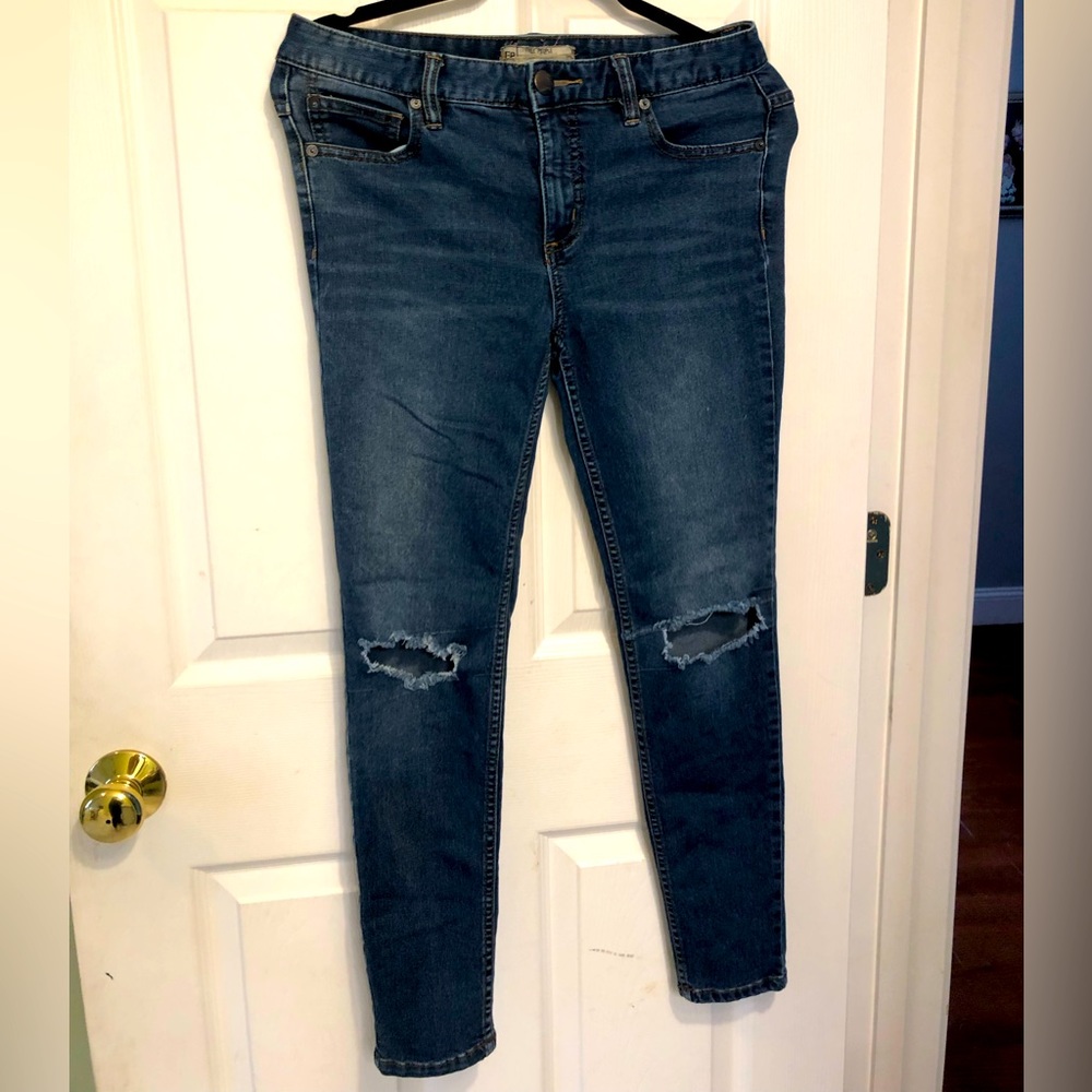 Free People Distressed Skinny Jeans 28